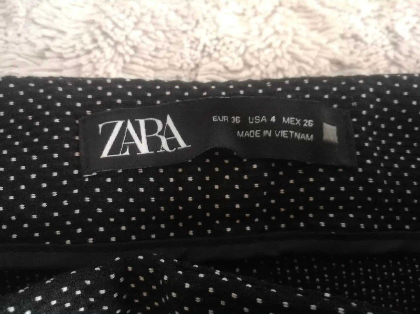 Zdjęcie ogłoszenia - Legginsy ZARA, czarne w drobny wzór, rozmiar EU 36 - Moda - Dobry - Warszawa - 35 zł Zdjęcie ogłoszenia - Legginsy ZARA, czarne w drobny wzór, rozmiar EU 36 - Moda - Dobry - Warszawa - 35 zł